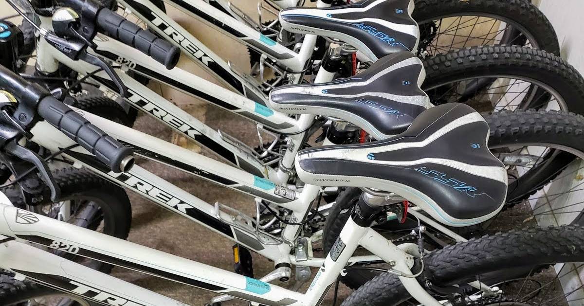 close up of a row of bikes