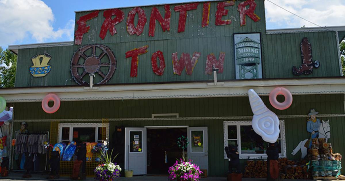 Discover The Kitschy Side Of Lake George NY: Gift Shops, Statues
