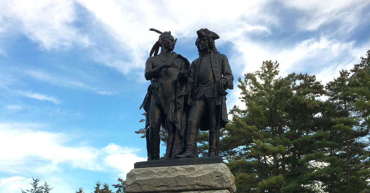 statue of king hendrick and general johnson