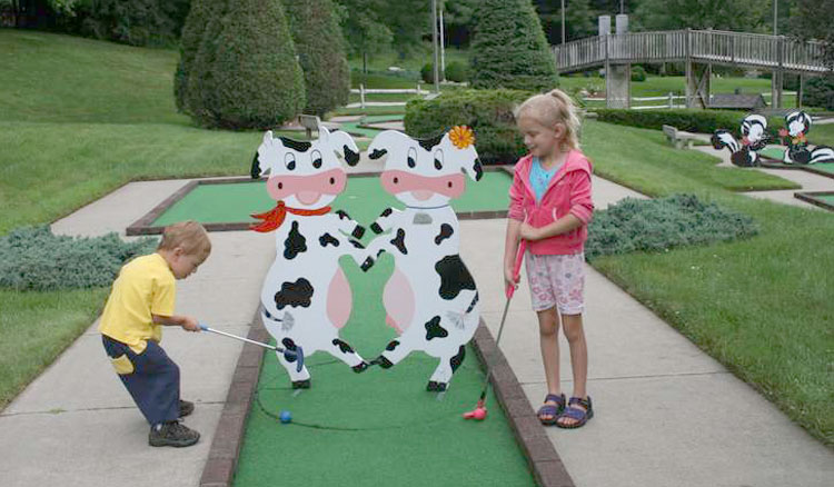 mini golf at hillbilly fun park